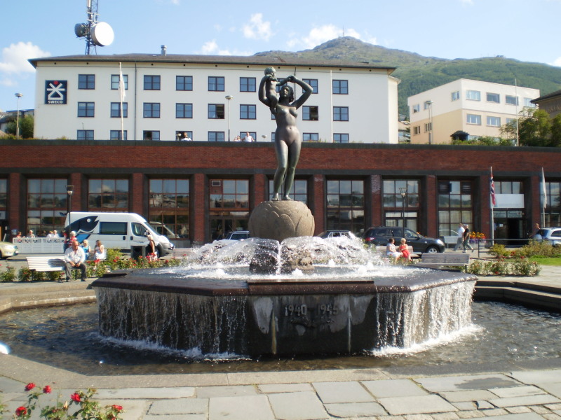 Narvik, dziedziniec przed muzeum drugiej wojny światowej